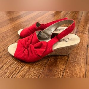 Bandolino Red Gayla Wedge Sandals / 7.5M